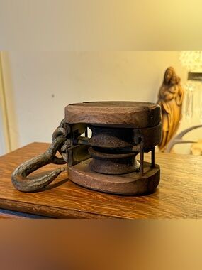 Primitive Wooden Hook Pulley - Rustic Brown